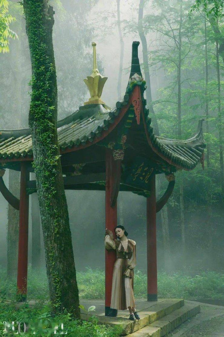 扫雪除冰保畅通 寒冬奉献暖意浓——贵州银行黔东南分行开展扫雪除冰活动
